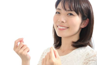 フロスをする女性 写真